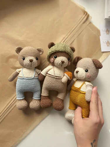 Háčkovaný macko -modrá