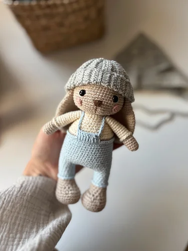 Háčkovaný Zajko - s Merino čiapkou