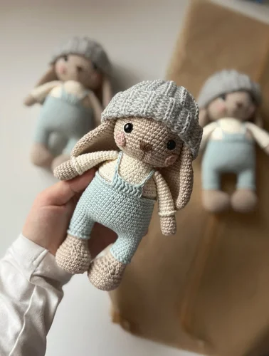 Háčkovaný Zajko - s Merino čiapkou